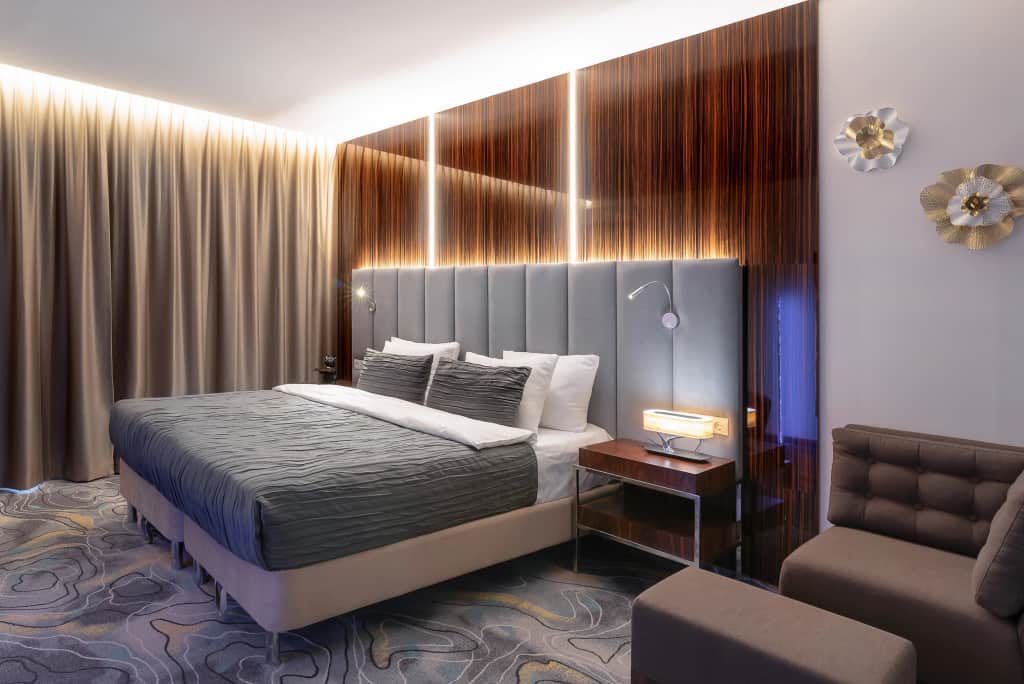 Отель V Hotel&Rooftop Lounge: фото 2