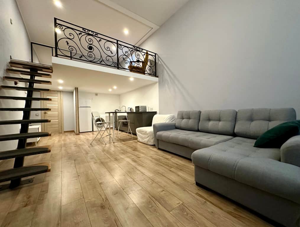 Квартира Cтудия Лофт Двухуровневая Yarapartments: фото 3