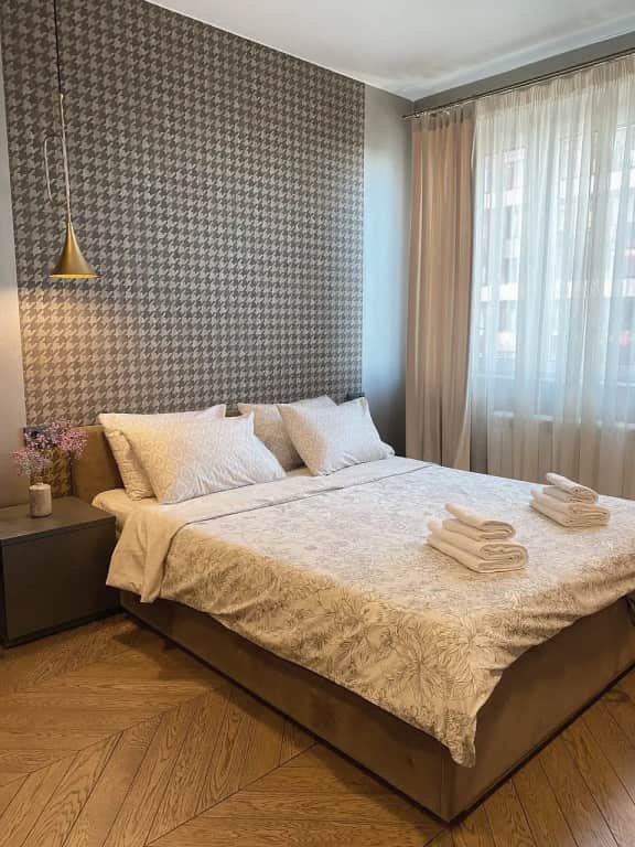Апартаменты TopRooms: Квартира с Качелями и Джакузи: фото 2