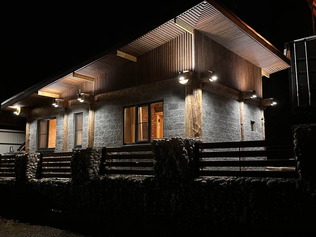 Частный дом гнѣздо с камином и двумя спальнями: фото 2
