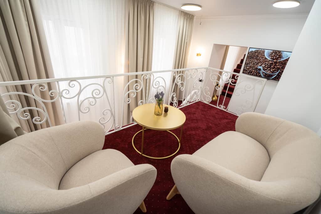 Отель Plaza Hotel: фото 3