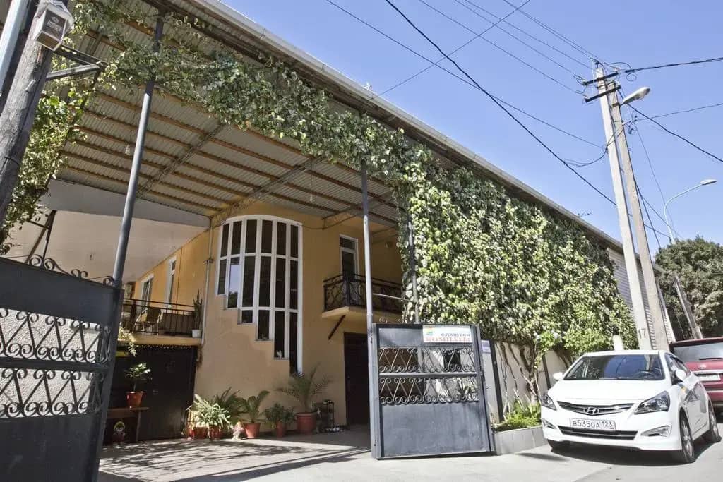 Caucasian Yard Guest House: фото 4