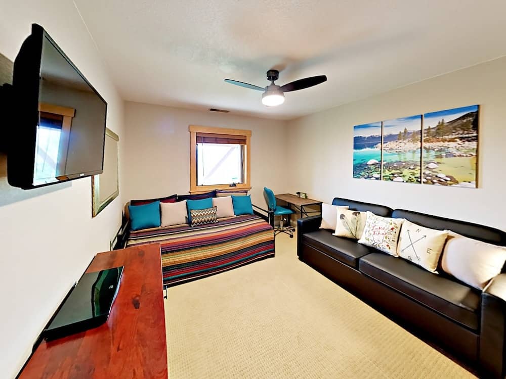 10172 Thomas Drive Home 4 Bedrooms 3 Bathrooms Home: фото 7
