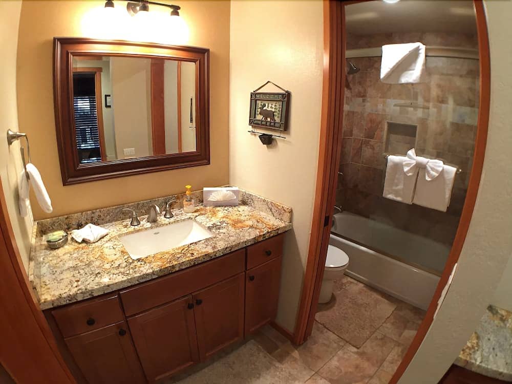 104 Premium Condo: фото 4