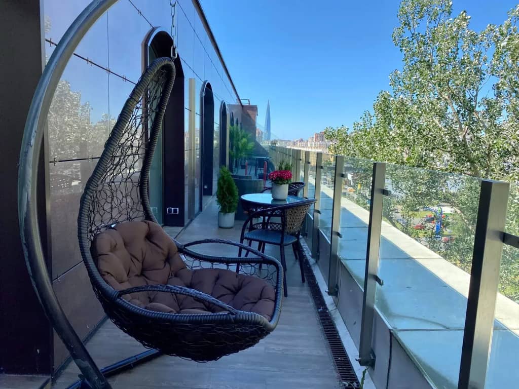 Апартаменты MyhomeYourhome с террасой на Савушкина 104: фото 4