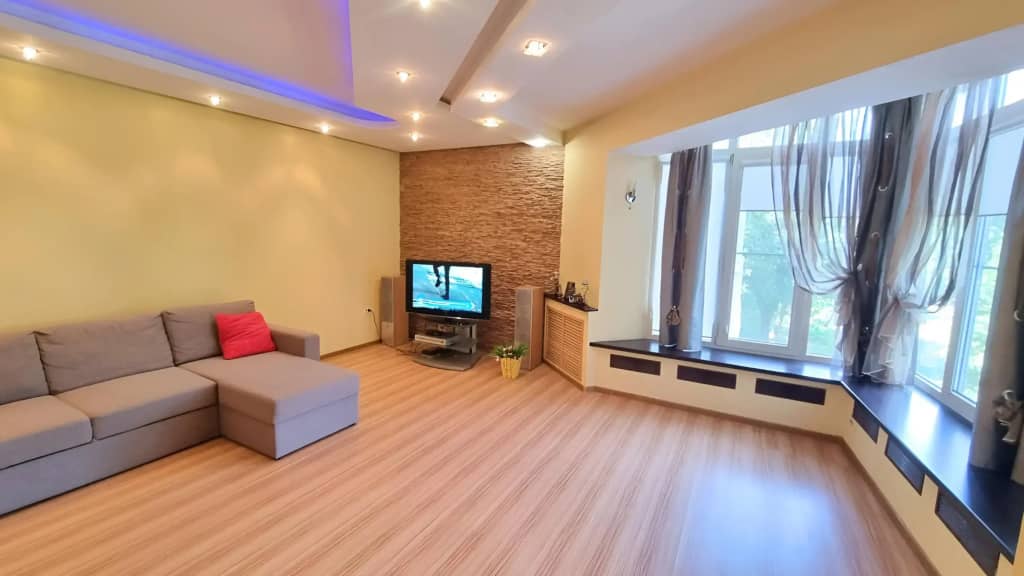 Квартира Трехкомнатная в центре Ромашки: фото 4