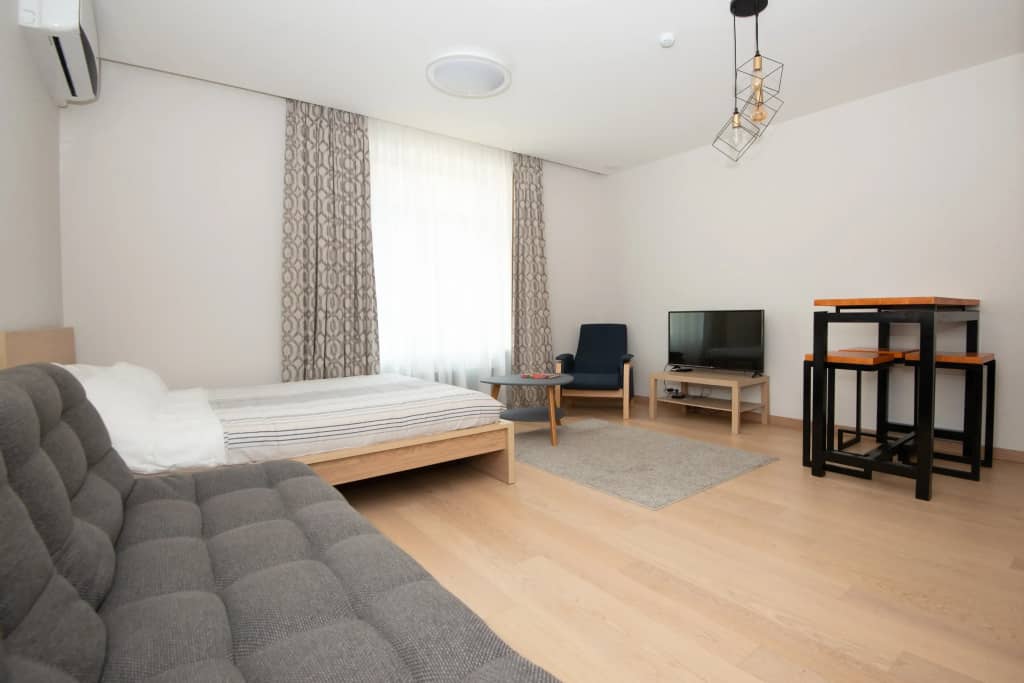 Aпартаменты #1 Superior studio for 2+2 by Lo Apartments: фото 4