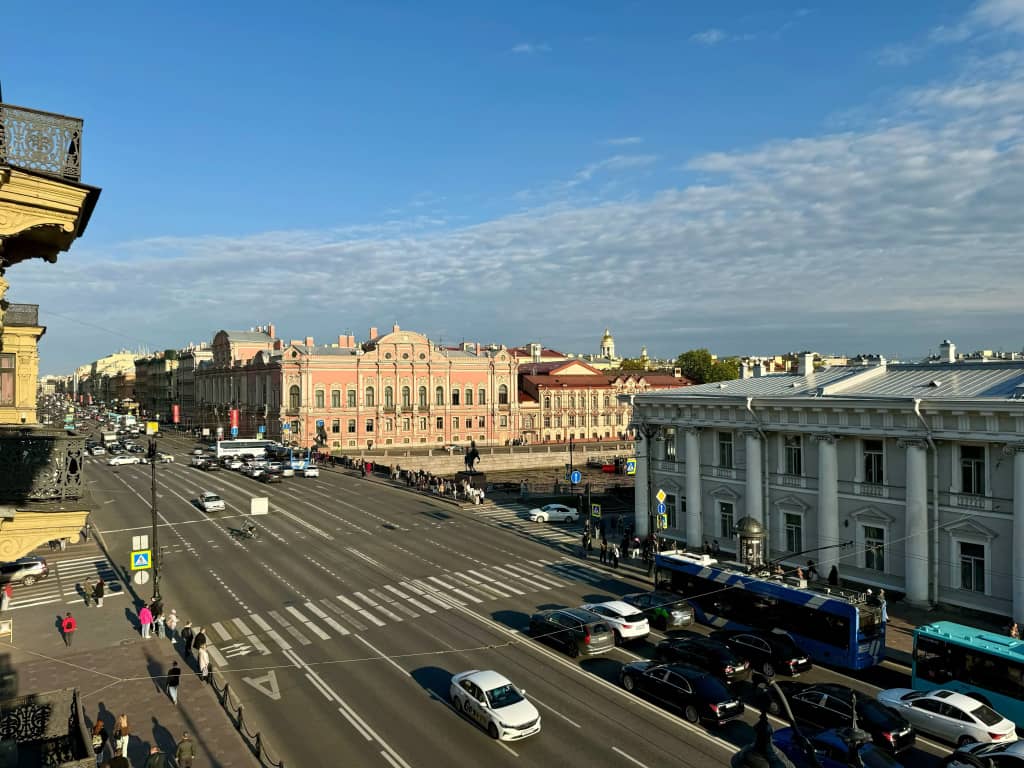 Апартаменты SivakApart c балконом на Невский и видом на набережную: фото 4