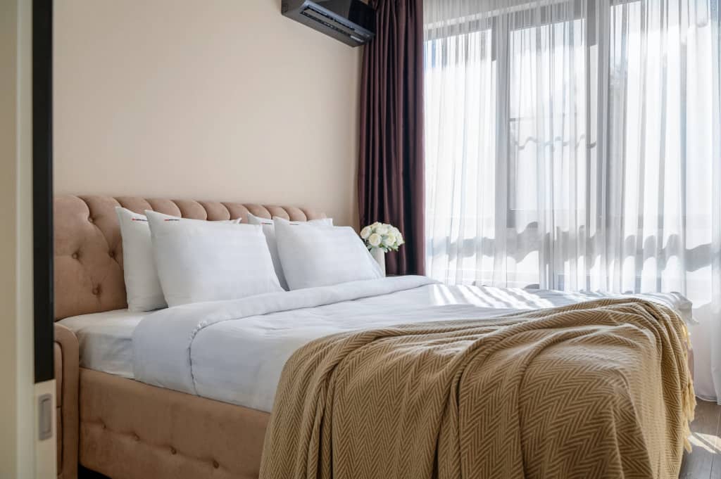 Апартаменты Red Apartments Листопадная Альпина: фото 4
