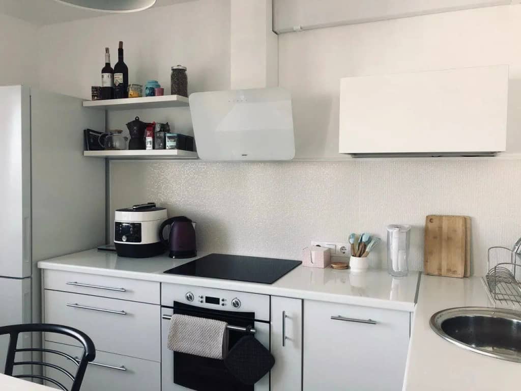 Квартира Уютная Студия White Room в PtzHome: фото 6