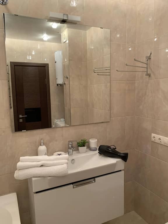 Апартаменты Двухкомнатные в Центре с Кухней и Балконом: фото 4
