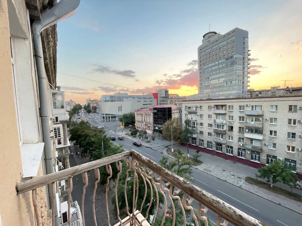 Апартаменты трёхкомнатные в центре города с балконом: фото 4