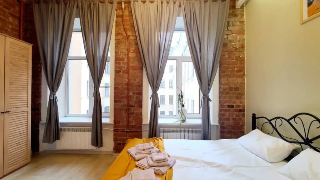 Апартаменты на Большом 13 Два Окна в Спальне: фото 7