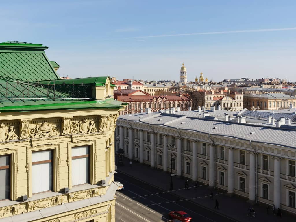 Апартаменты Minin Apartments Мансарда с двумя балконами на Невском 80 кв.м.: фото 7