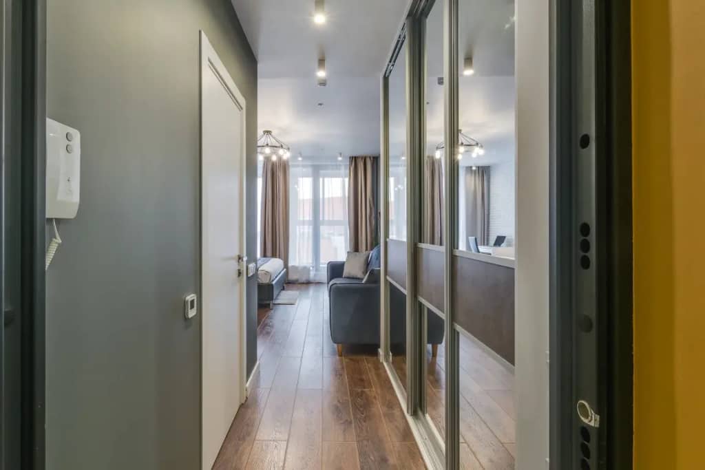 Апартаменты Улучшенные с Балконом и Видом на Парк Business Apartments: фото 4