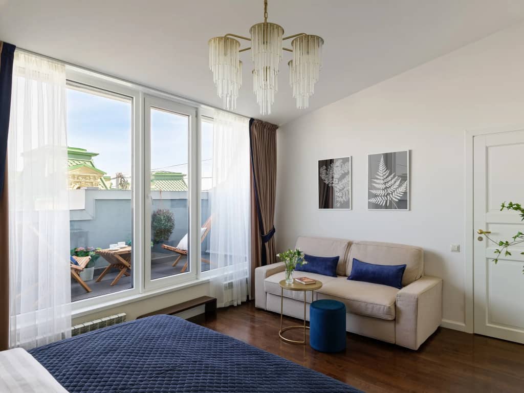 Апартаменты Minin Apartments Мансарда с двумя балконами на Невском 80 кв.м.: фото 4