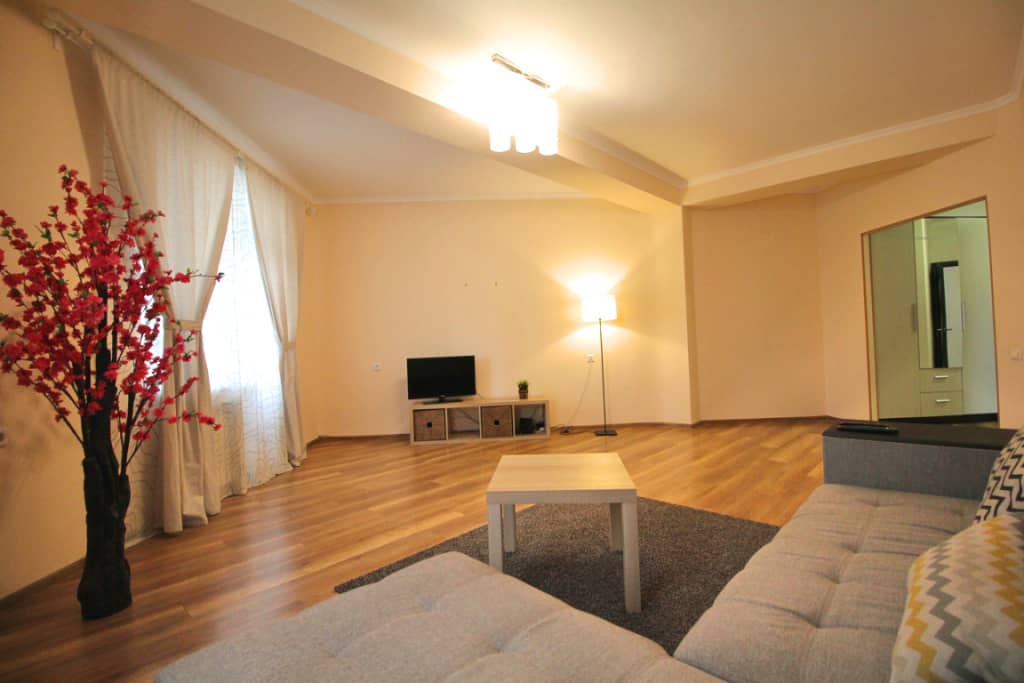Апартаменты 2-комн Квартира 90 м2 на Булгакова by Sutki26: фото 5