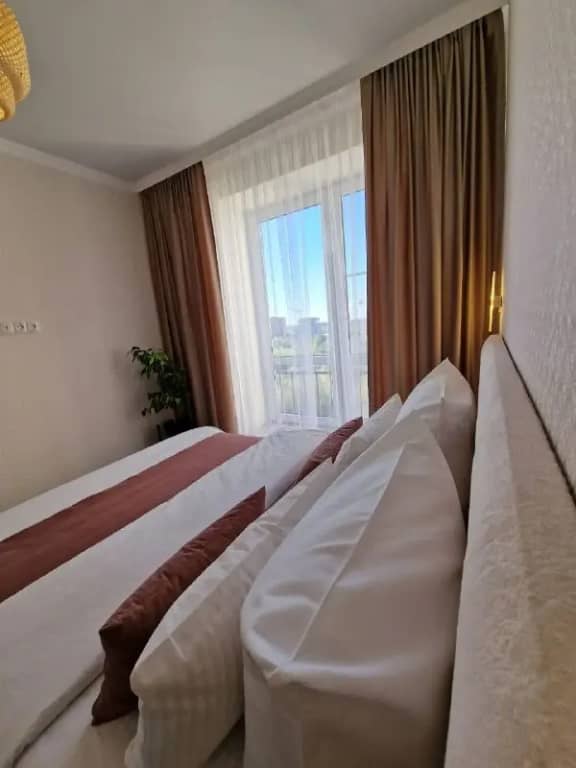 Квартира Flatirini с панорамными окнами в новом ЖК: фото 5