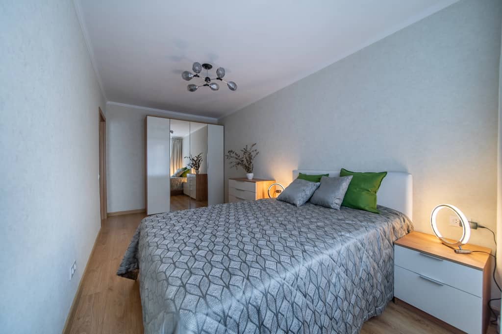 Квартира Двухкомнатная с дизайнерским ремонтом и балконом у метро: фото 4