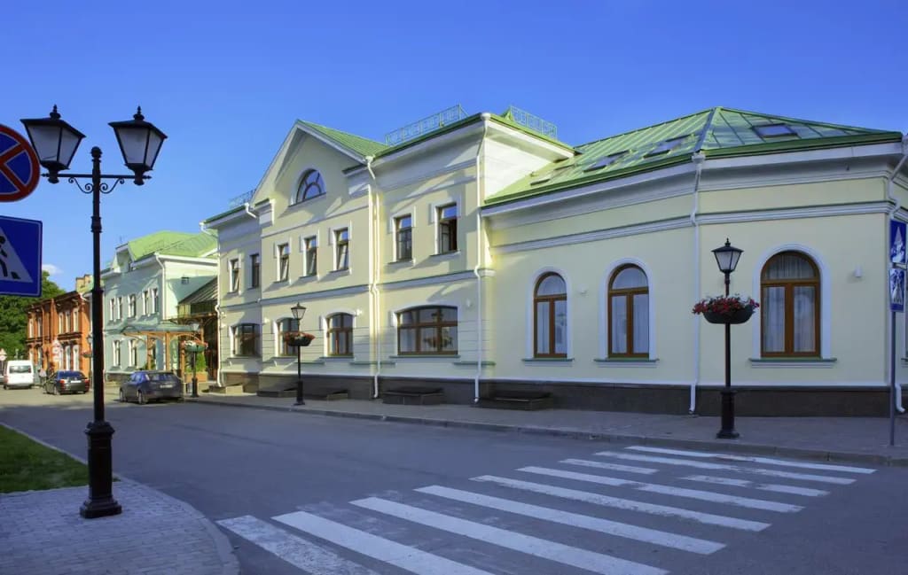 Двор Подзноева - Главный корпус фото