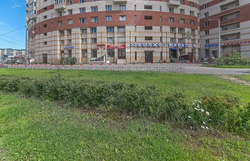 FlatHome24 u metro na Komendanskiy prospekt: главное фото 1
