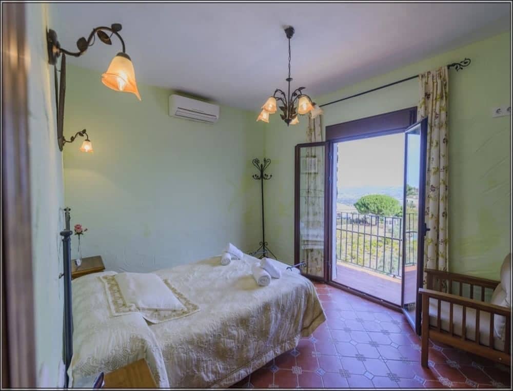 104240 - House in El Gastor: фото 5
