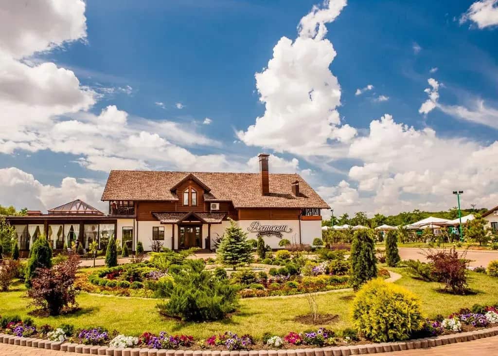 Клуб Загородного Отдыха Усадьба Фамилия: главное фото 1