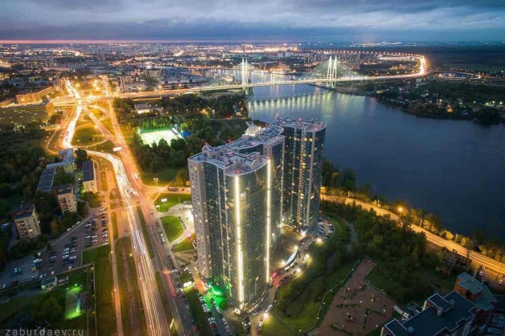 Апартаменты "С высоты птичьего полета (32 этаж)": главное фото 1