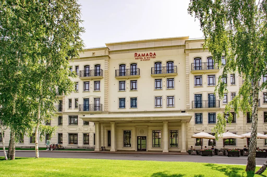 Отель Ramada hotel&suites by Wyndham Novosibirsk Zhukovka фото