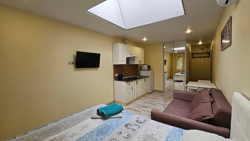 Апартаменты Уютная студия на Роз 57 от HomeHotelSochi (2): фото 7